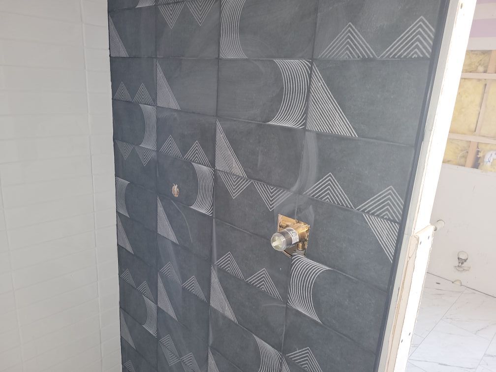 Shower Feature Wall With Decorative Tile